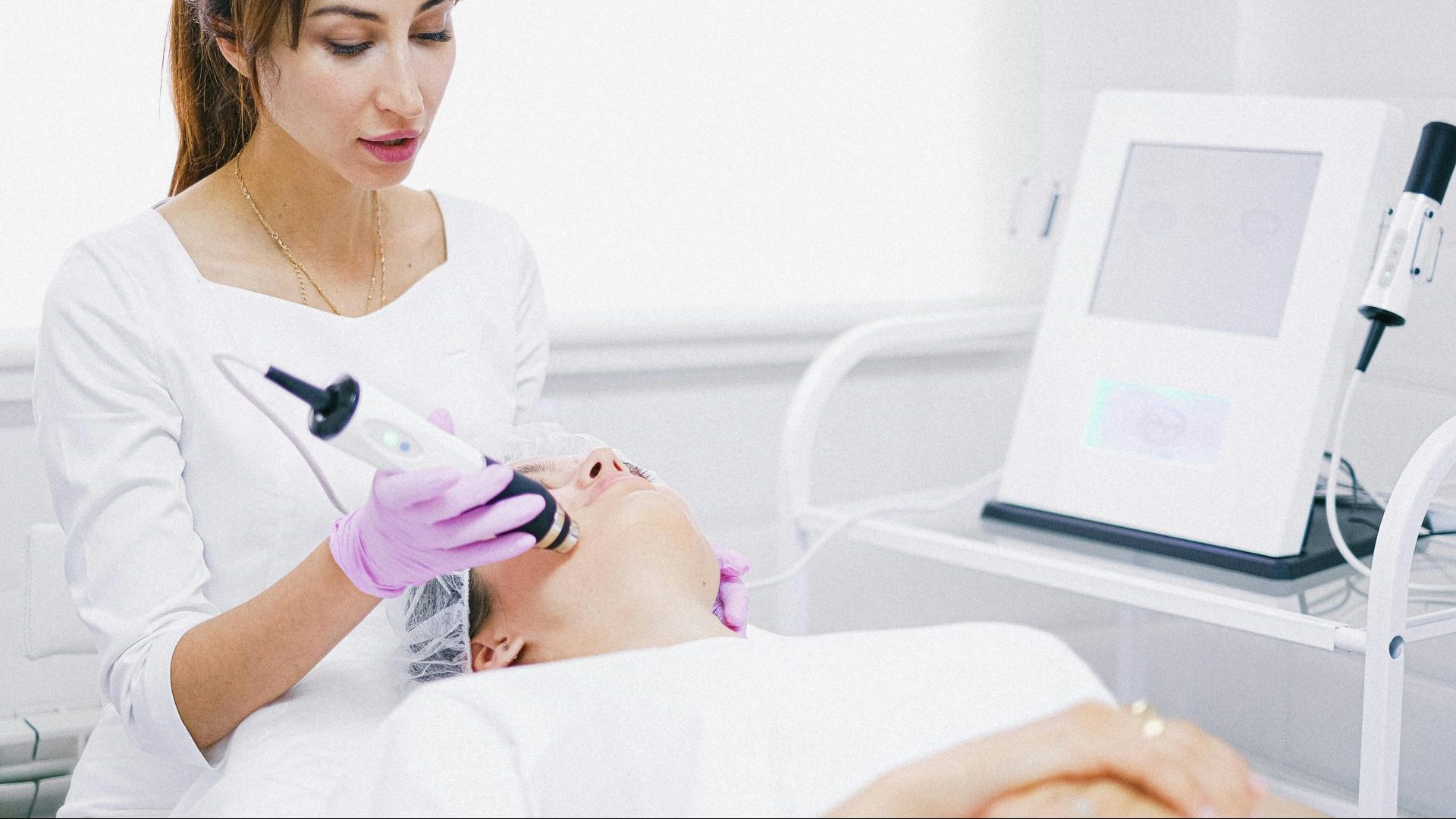 Prova il nuovo dispositivo Skinceuticals!